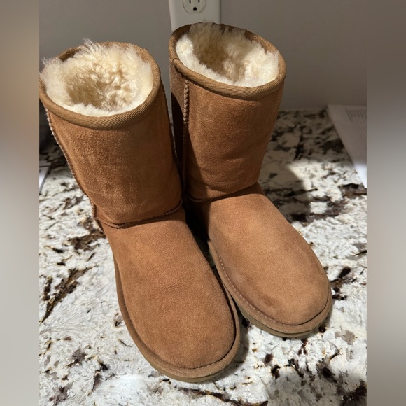 UGG boots - Picture 2 of 2